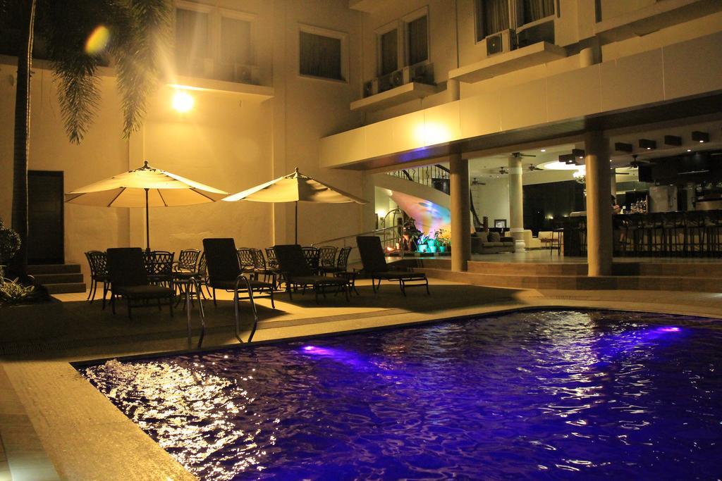 Savannah Resort Hotel Angeles Esterno foto